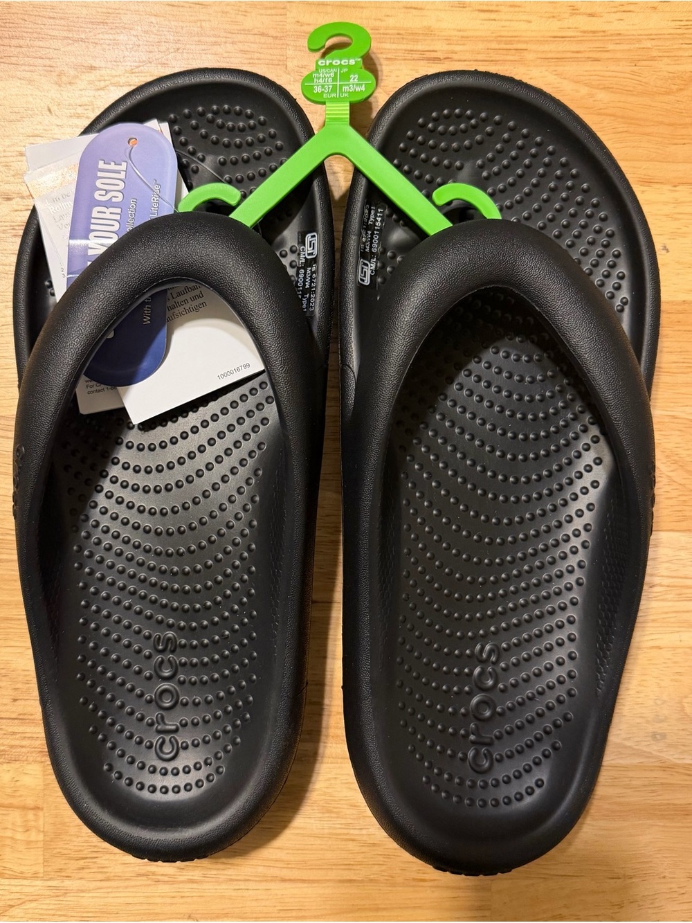 Crocs Mellow Recovery Flip Flops new in bag black ladies 6